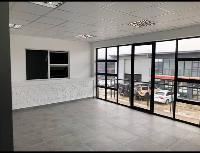 1,309M² OFFICE TO LET IN POMONA AH
